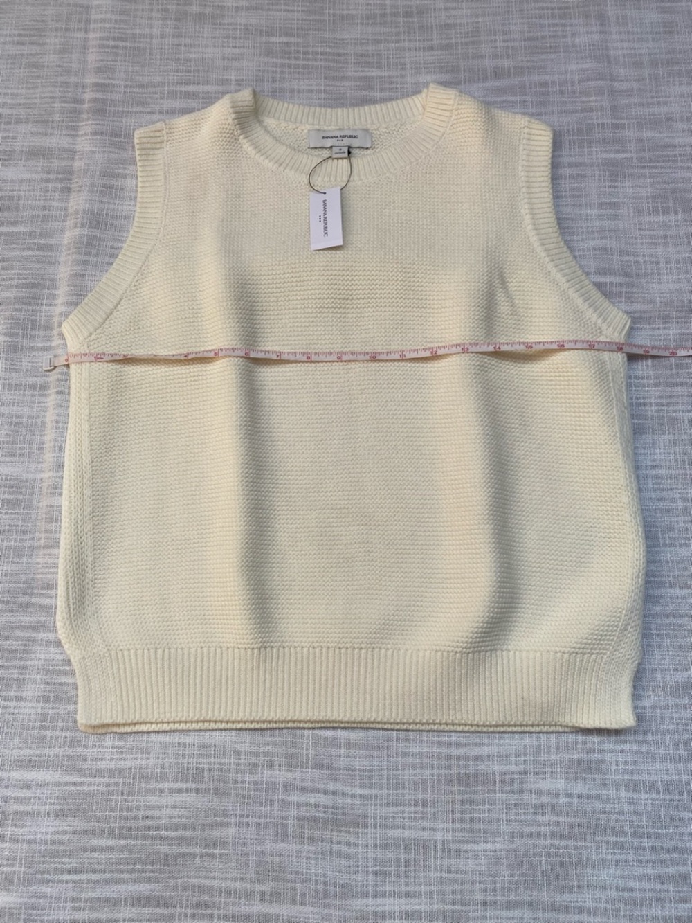 Banana Republic Cream Knit Sleeveless Vest. NWT